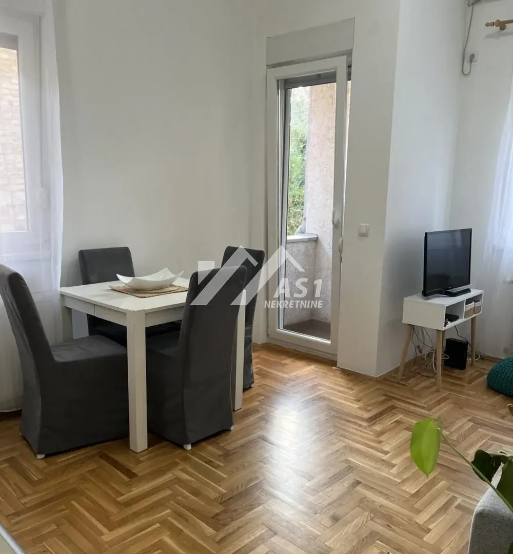 Izdavanje, jednosoban stan, 31m², Adamovićevo Naselje, Novi Sad Sve Podlokacije