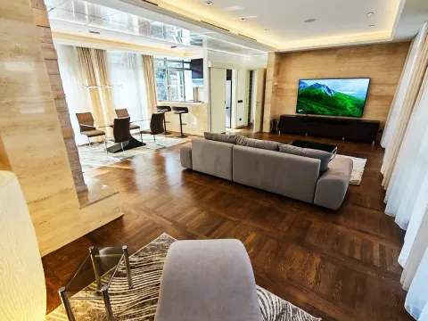 Izdavanje, četvorosoban stan, 148m², Savski Venac, Beograd - image 1