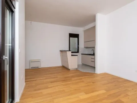 Prodaja, trosoban stan, 95m², Gornja Gorica, Podgorica - image 2