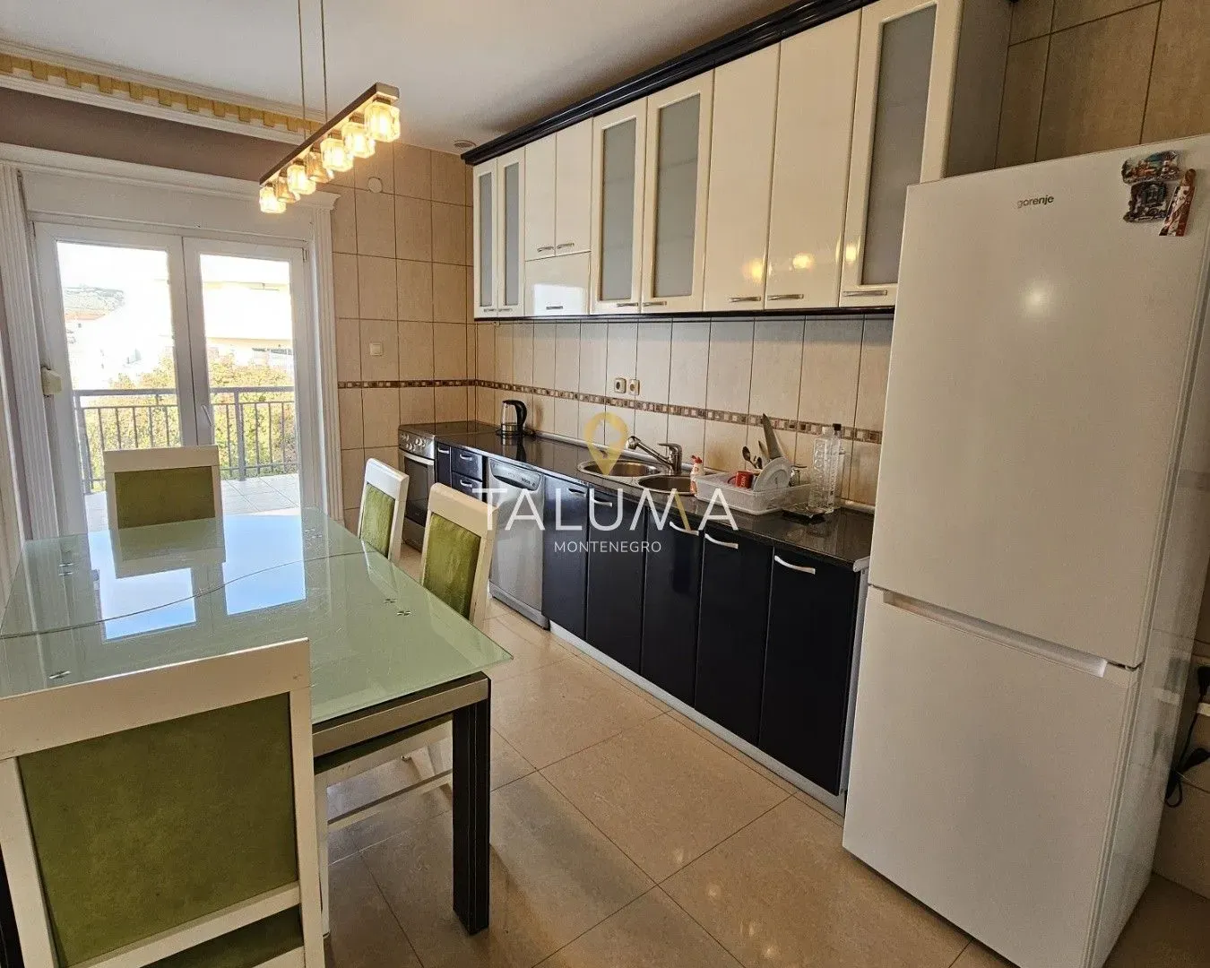 Izdavanje, trosoban stan, 130m², Gornja Gorica, Podgorica