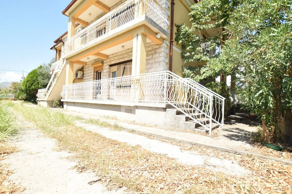 Sale, house, 240m², Dahna, Podgorica