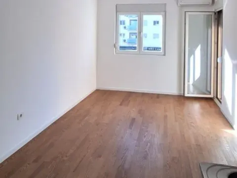 Rent, office space, 45m², Pobrežje, Podgorica - image 3