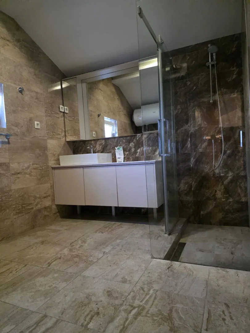 Izdavanje, dvosoban stan, 75m², Stara Varoš, Podgorica