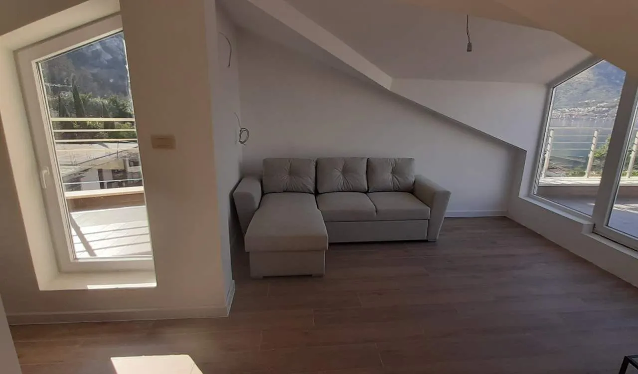 Prodaja, četvorosoban stan, 171m², Dobrota, Kotor