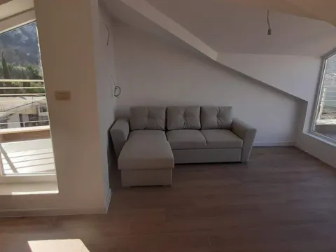 Prodaja, četvorosoban stan, 171m², Dobrota, Kotor - image 1