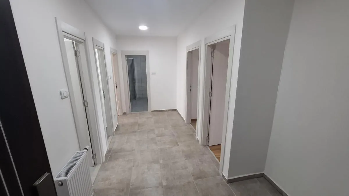 Izdavanje, trosoban stan, 89m², Petrovaradin, Novi Sad