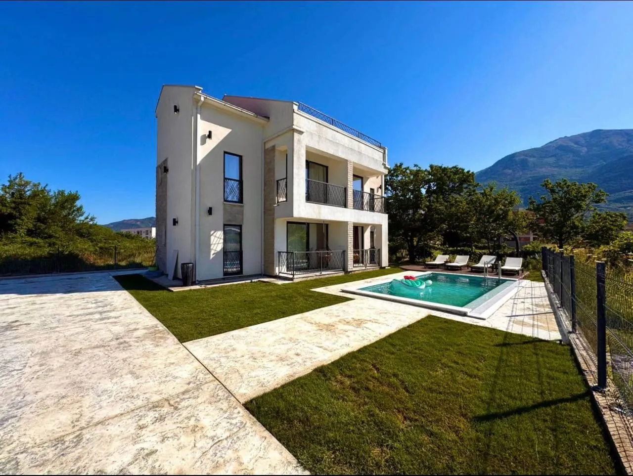 Prodaja, kuća, 300m², Radanovići, Kotor