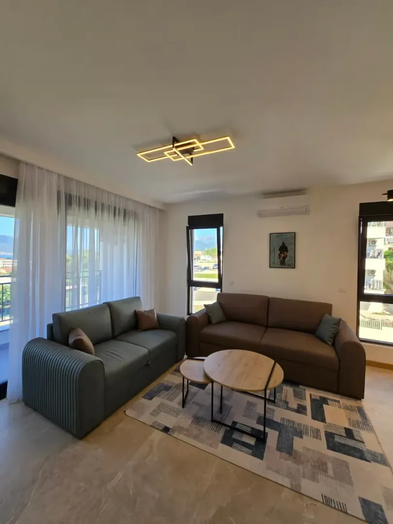 Living room with sofas, coffee table and access to the terrace.