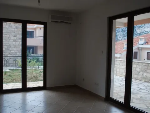Prodaja, stan, 57m², Risan, Kotor - image 17