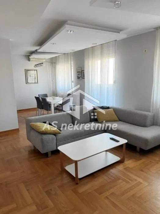 Izdavanje, četvorosoban stan, 120m², Voždovac Sve Podlokacije, Beograd
