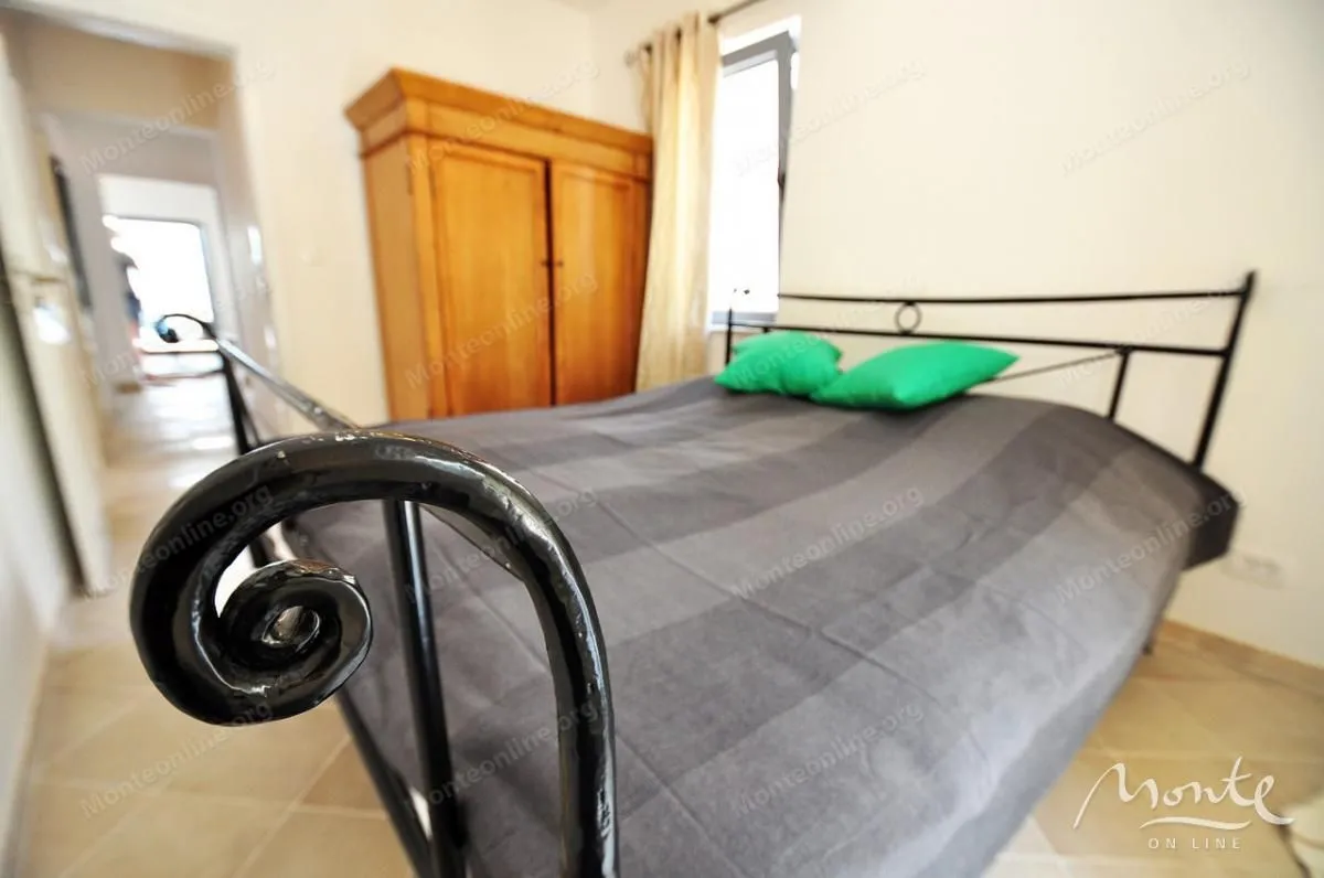 Sale, office space, 570m², Risan, Kotor