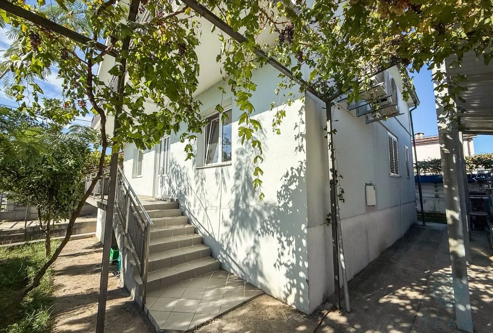 Izdavanje, kuća, 300m², Masline, Podgorica