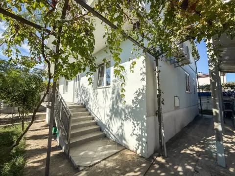 Izdavanje, kuća, 300m², Masline, Podgorica - image 21