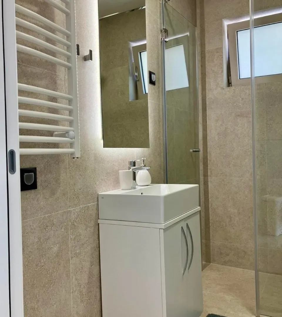 Izdavanje, jednosoban stan, 40m², Tripovići, Tivat