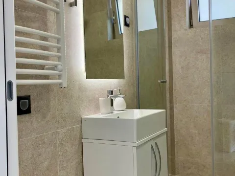 Izdavanje, jednosoban stan, 40m², Tripovići, Tivat - image 4