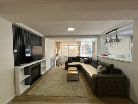 Izdavanje, dvosoban stan, 120m², Stari Aerodrom, Podgorica