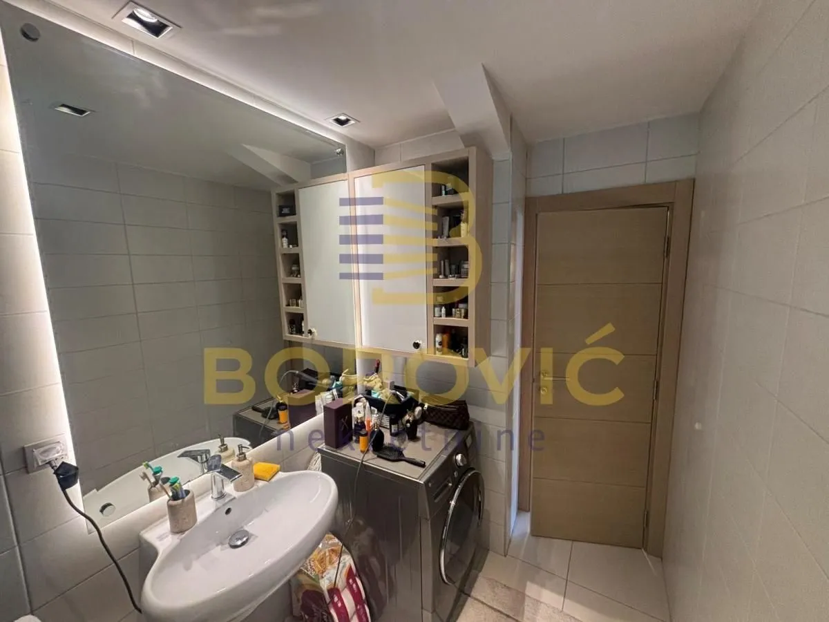 Prodaja, trosoban stan, 83m², Vračar Sve Podlokacije, Beograd