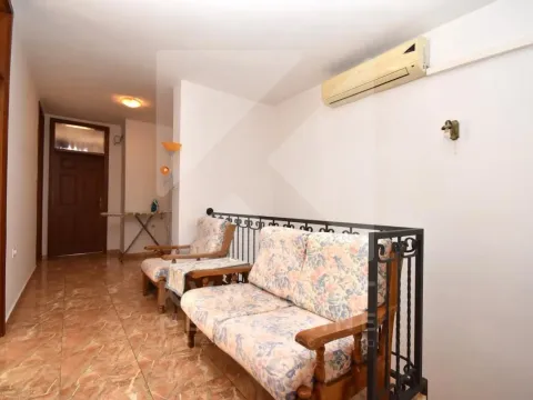 Rent, four bedroom apartment, 160m², Tološi, Podgorica - image 20