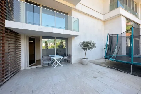 Rent, two bedroom apartment, 98m², Budva, Crna Gora - image 17
