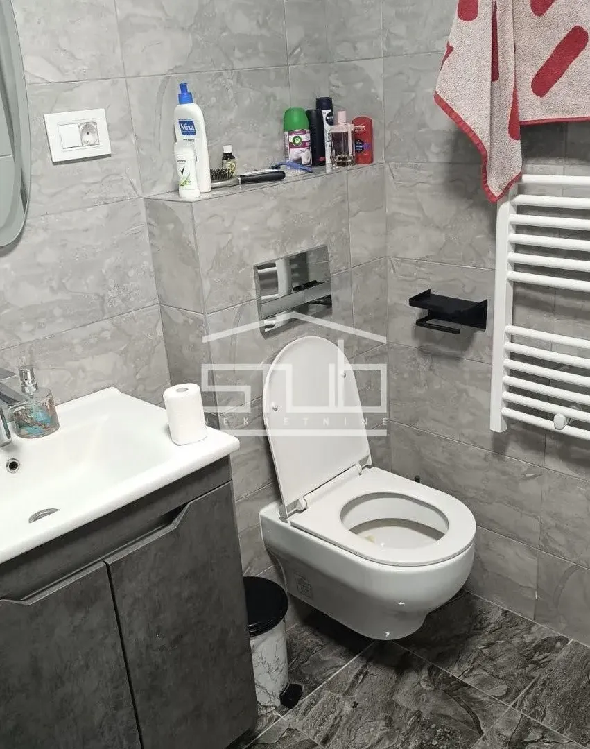 Prodaja, trosoban stan, 76m², Centar, Pančevo