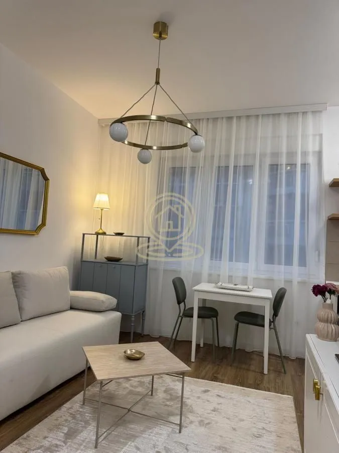Izdavanje, dvosoban stan, 40m², Čubura, Beograd