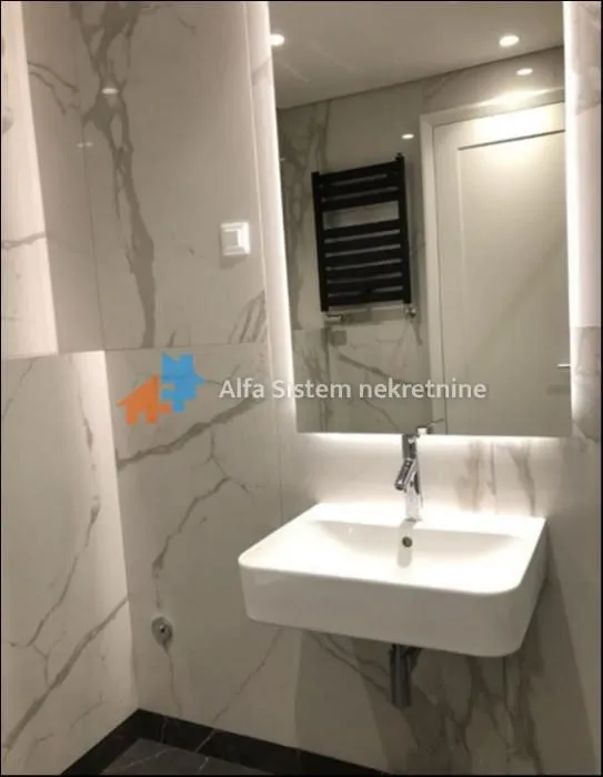 Izdavanje, dvosoban stan, 54m², Savski Venac, Beograd