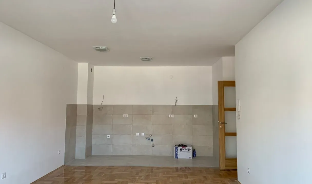 Izdavanje, jednosoban stan, 49m², Stari Aerodrom, Podgorica