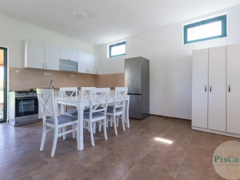 Izdavanje, kuća, 130m², Donji Kokoti, Podgorica - image 2