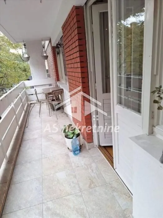 Izdavanje, trosoban stan, 85m², Slavija, Vračar Sve Podlokacije