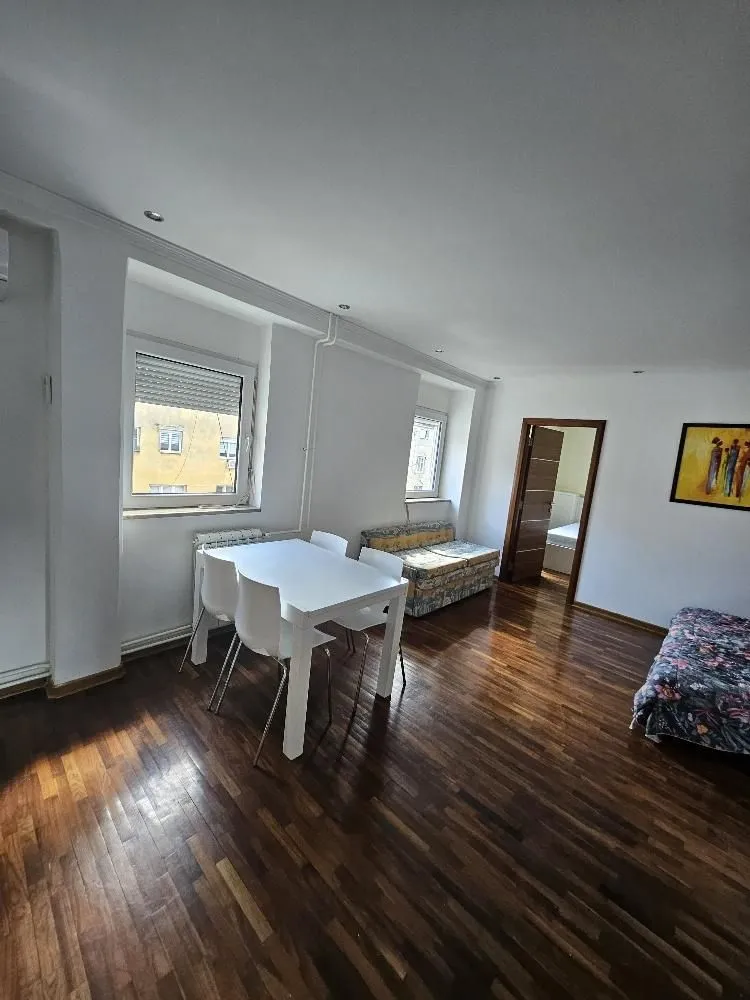 Izdavanje, dvosoban stan, 37m², Stari Grad, Beograd