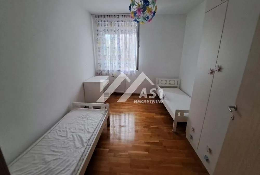 Izdavanje, trosoban stan, 63m², Salajka, Novi Sad Sve Podlokacije