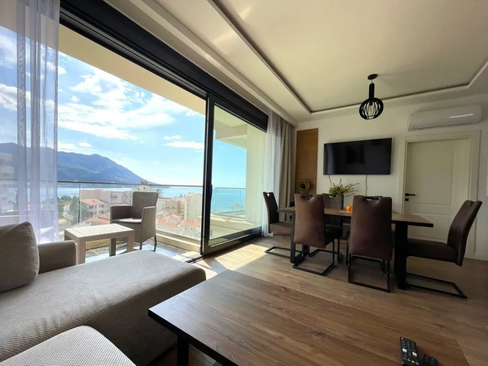Rent, two bedroom apartment, 130m², Bečići, Budva