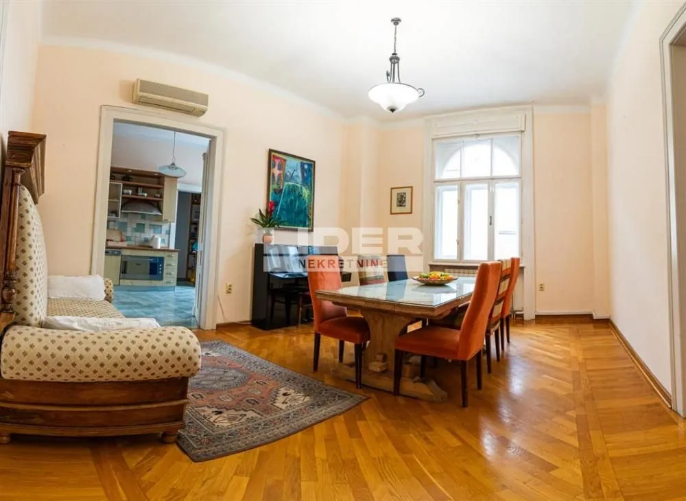 Izdavanje, četvorosoban stan, 160m², Stari Grad, Beograd
