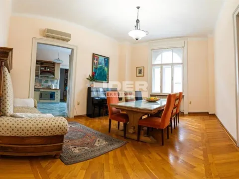 Izdavanje, četvorosoban stan, 160m², Stari Grad, Beograd - image 13