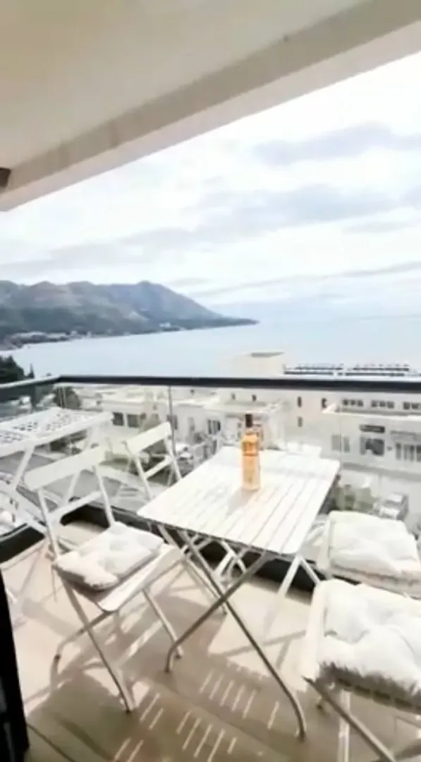 Rent, two bedroom apartment, 70m², Bečići, Budva