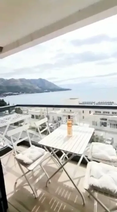 Rent, two bedroom apartment, 70m², Bečići, Budva