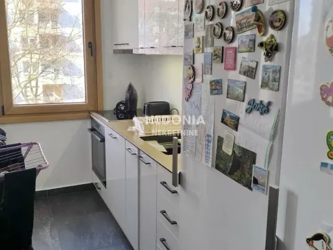 Prodaja, četvorosoban stan, 74m², Stari Grad, Beograd - image 2