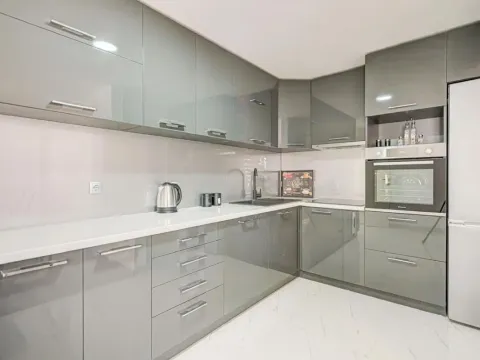 Izdavanje, trosoban stan, 150m², Donja Lastva, Tivat - image 3