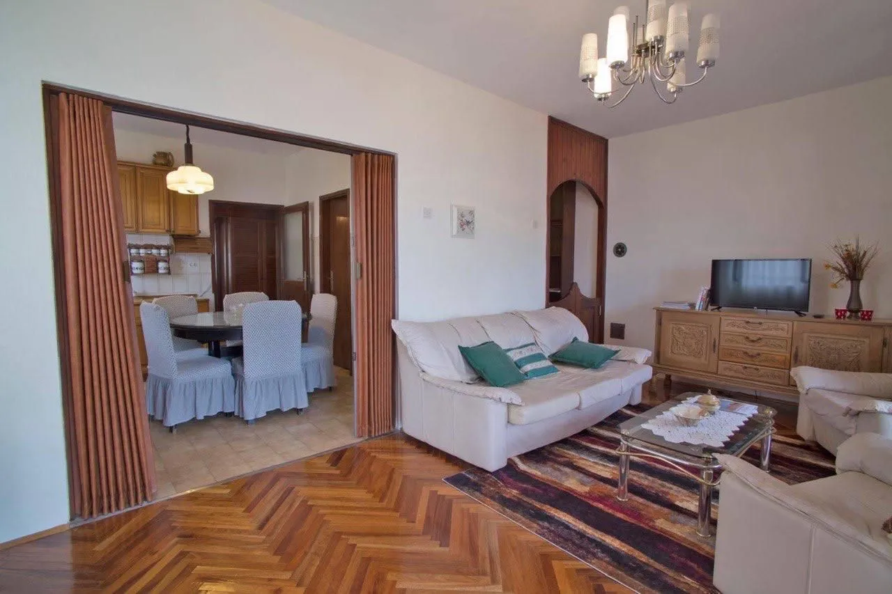 Prodaja, dvosoban stan, 110m², Dobrota, Kotor