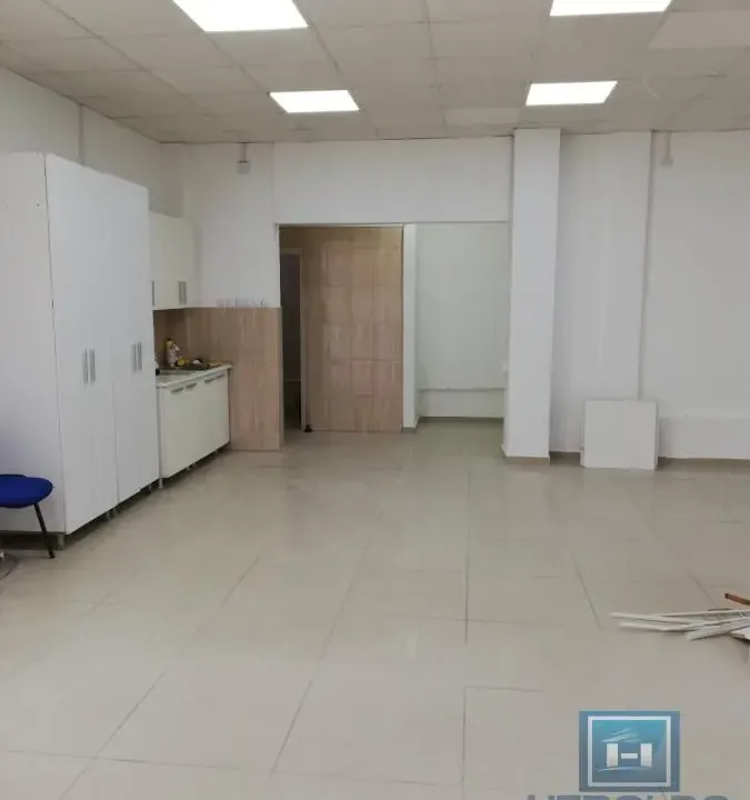 Izdavanje, poslovni prostor, 96m², Dom Zdravlja, Ćuprija