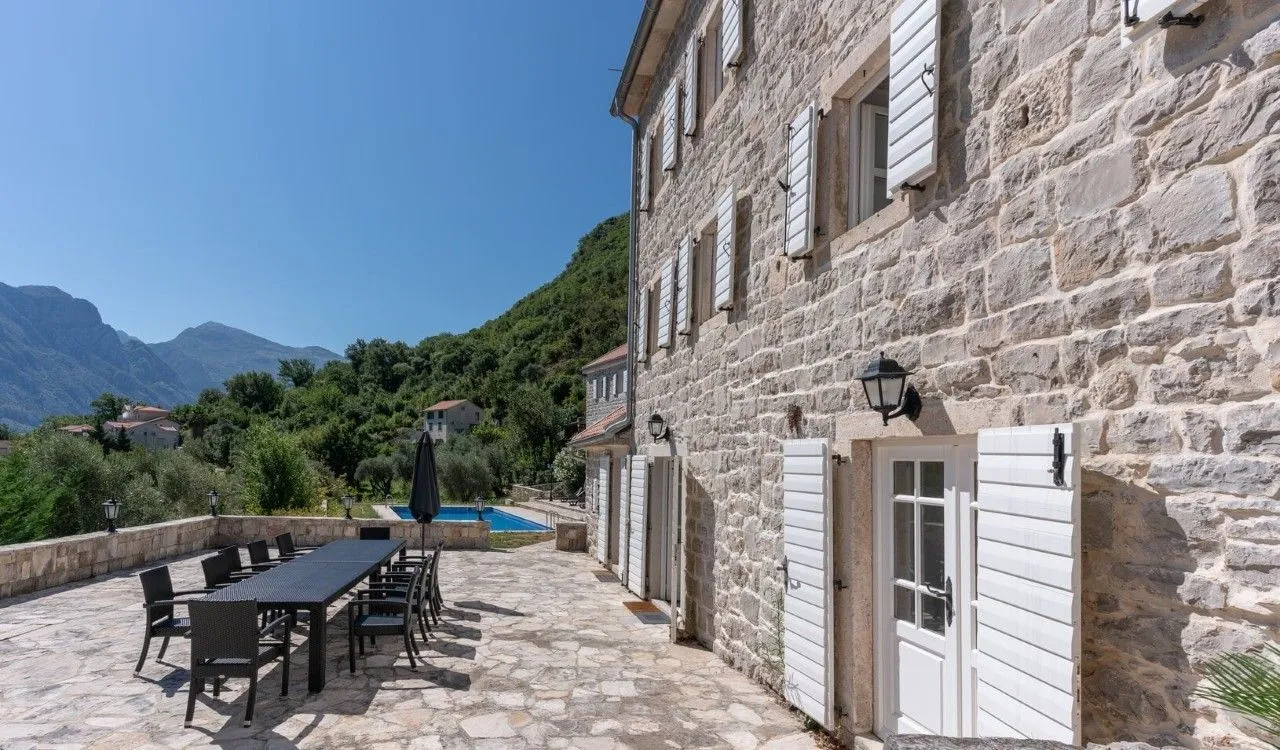 Prodaja, kuća, 800m², Prčanj, Kotor