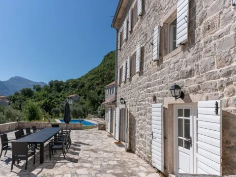 Sale, house, 800m², Prčanj, Kotor - image 11