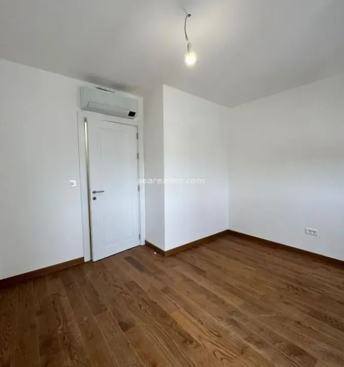 Izdavanje, dvosoban stan, 64m², Podgorica, Crna Gora
