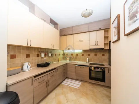 Izdavanje, dvosoban stan, 75m², Krivi Most, Podgorica - image 4