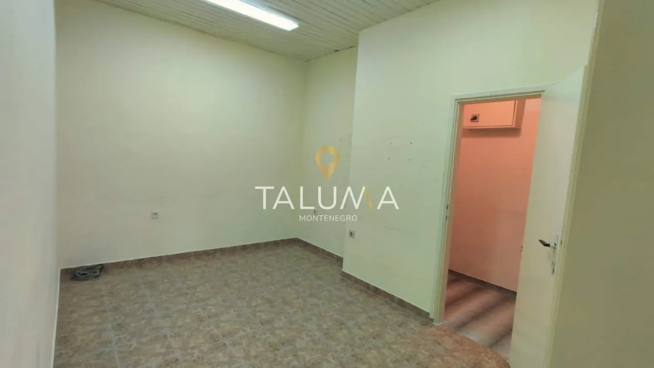 Prodaja, poslovni prostor, 36m², Baston, Podgorica