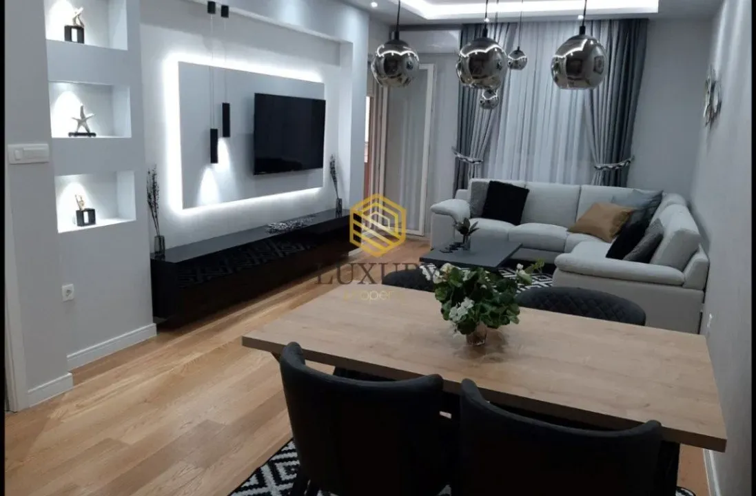 Izdavanje, jednosoban stan, 50m², Central Point, Podgorica