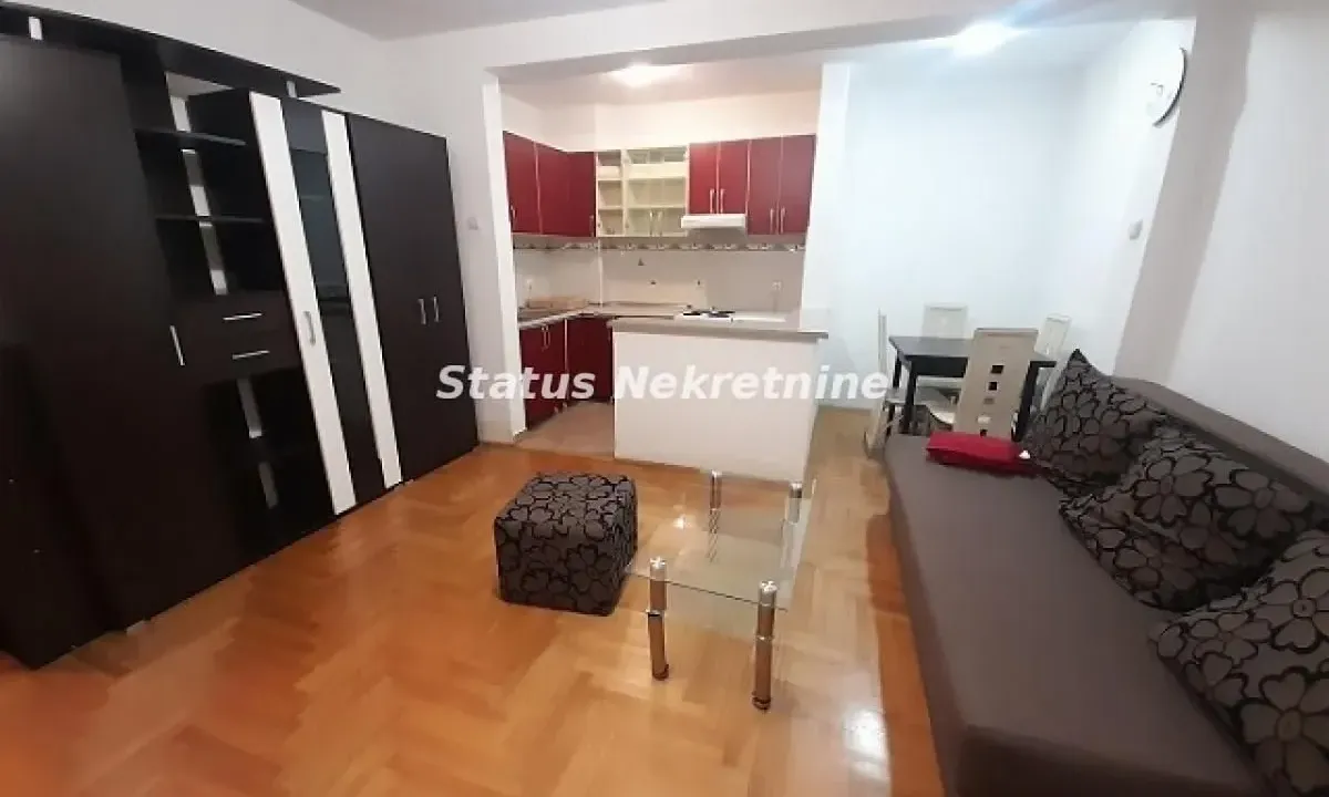 Izdavanje, dvosoban stan, 42m², Bulevar Oslobodjenja, Novi Sad Sve Podlokacije
