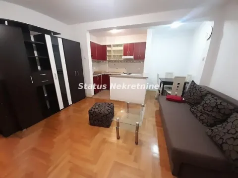 Izdavanje, dvosoban stan, 42m², Bulevar Oslobodjenja, Novi Sad Sve Podlokacije