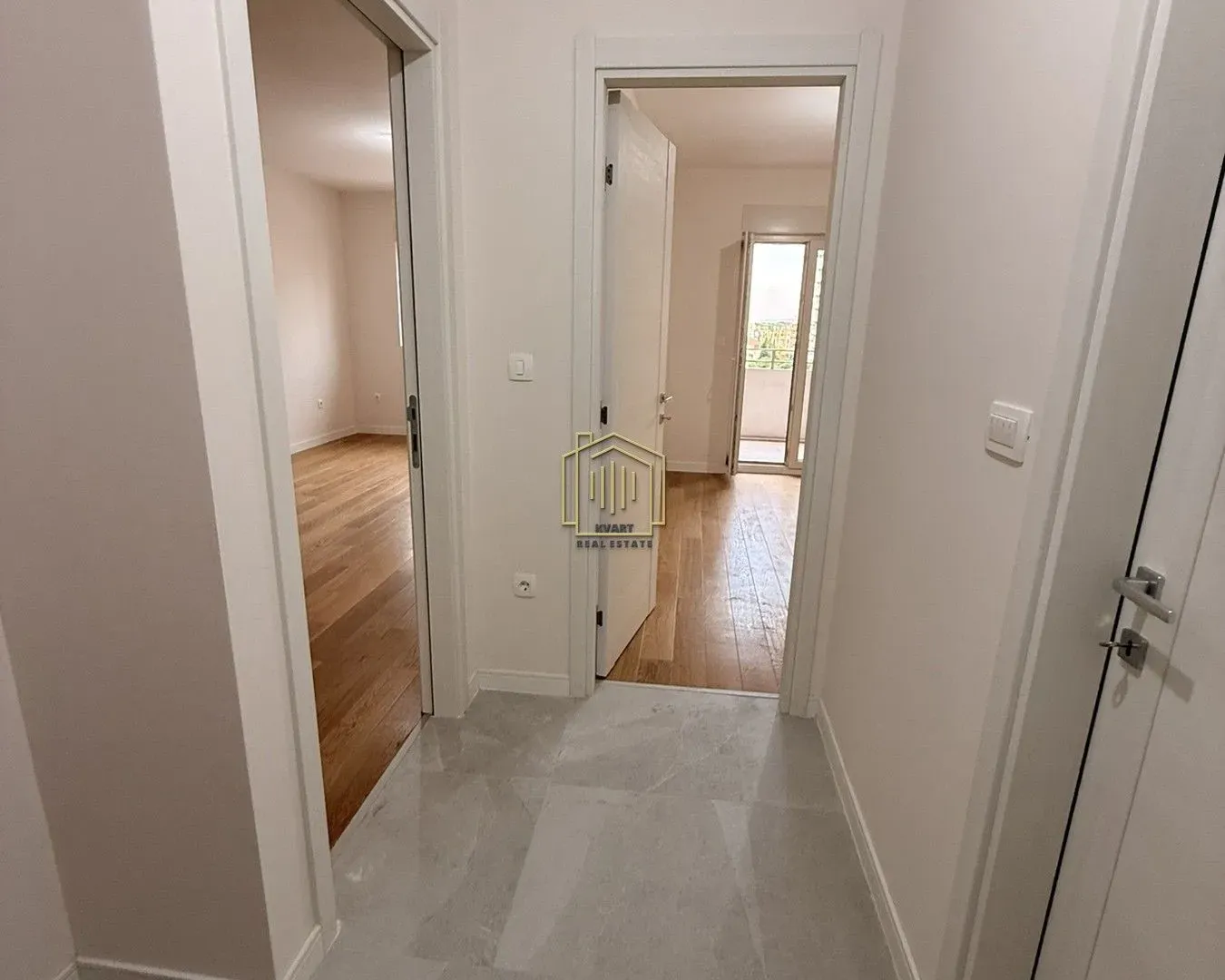 Izdavanje, jednosoban stan, 49m², Central Point, Podgorica