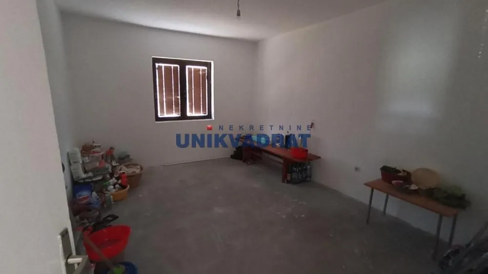 Prodaja, kuća, 280m², Centar, Topola